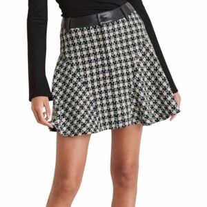 Venus size 12 Stylish Tweed Black and White Plaid Skirt